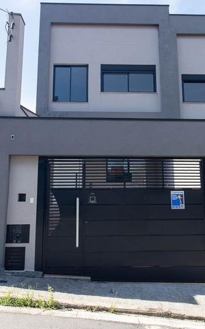 Casa à venda com 300m², 4 quartos e 4 vagas Casa à venda com 300m², 4 quartos e 4 vagasFachada