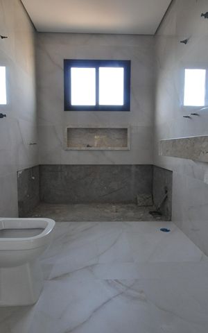 Casa à venda com 300m², 4 quartos e 4 vagasBanheiro da Suíte 1