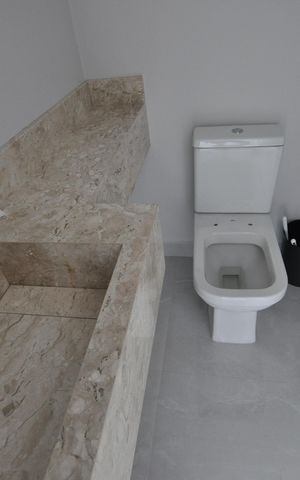 Casa à venda com 300m², 4 quartos e 4 vagasLavabo