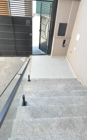 Casa à venda com 360m², 4 quartos e 4 vagasEscada de acesso