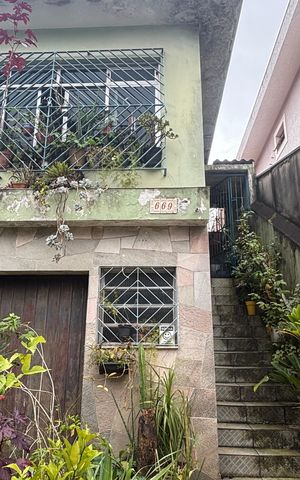 Casa à venda com 250m², 4 quartos e 3 vagas Casa à venda com 250m², 4 quartos e 3 vagasEntrada