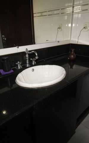 Casa à venda com 360m², 8 quartos e 2 vagasBanheiro social