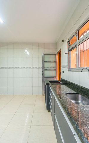 Casa à venda com 95m², 2 quartos e 3 vagas Casa à venda com 95m², 2 quartos e 3 vagasCozinha