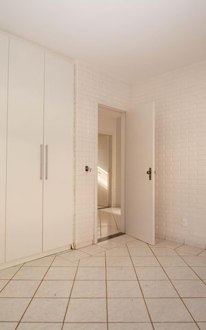 Casa de condomínio à venda com 350m², 3 quartos e 4 vagas Casa de condomínio à venda com 350m², 3 quartos e 4 vagasQuarto 1