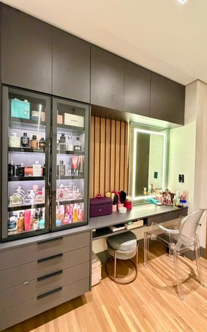 Apartamento à venda com 190m², 3 quartos e 4 vagas Apartamento à venda com 190m², 3 quartos e 4 vagasCloset