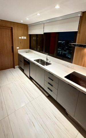Apartamento à venda com 190m², 3 quartos e 4 vagas Apartamento à venda com 190m², 3 quartos e 4 vagasCozinha