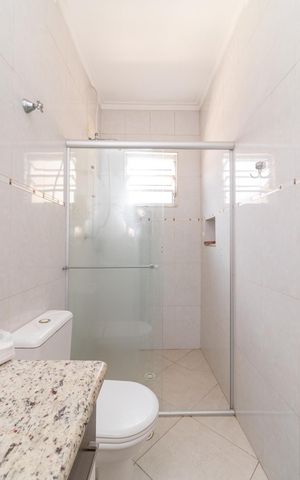 Casa à venda com 120m², 4 quartos e 2 vagasBanheiro 1