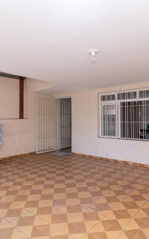 Casa à venda com 120m², 4 quartos e 2 vagasGaragem