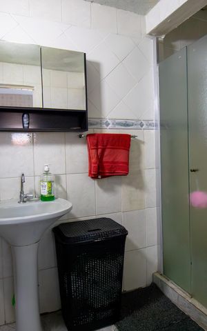 Casa à venda com 138m², 2 quartos e 1 vaga Casa à venda com 138m², 2 quartos e 1 vagaBanheiro