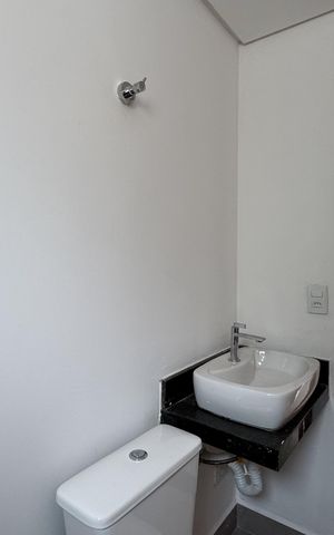 Apartamento à venda com 55m², 2 quartos e 1 vaga Apartamento à venda com 55m², 2 quartos e 1 vagaBanheiro Social