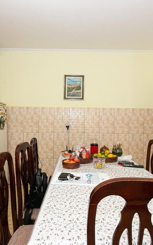 Casa à venda com 269m², 4 quartos e 3 vagas Casa à venda com 269m², 4 quartos e 3 vagasCozinha