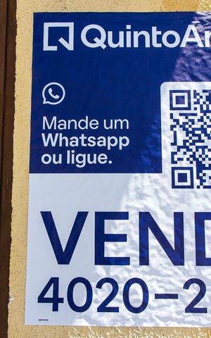 Casa à venda com 269m², 4 quartos e 3 vagas Casa à venda com 269m², 4 quartos e 3 vagasPlaca