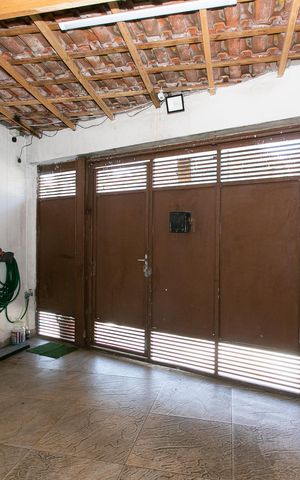 Casa à venda com 269m², 4 quartos e 3 vagas Casa à venda com 269m², 4 quartos e 3 vagasGaragem