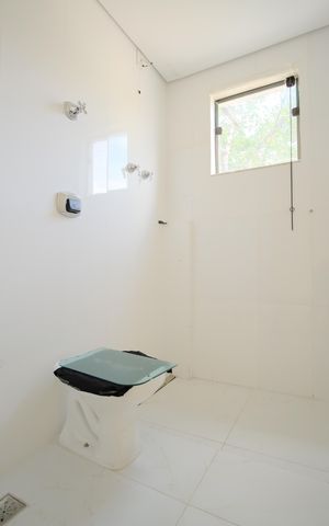 Casa à venda com 280m², 3 quartos e 6 vagasBanheiro da Suíte 1