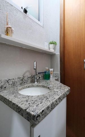 Casa de condomínio à venda com 115m², 3 quartos e 2 vagasLavabo