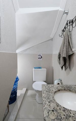 Casa de condomínio à venda com 115m², 3 quartos e 2 vagasLavabo