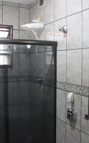 Casa à venda com 200m², 4 quartos e 2 vagasBanheiro 1