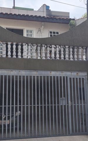Casa à venda com 200m², 4 quartos e 2 vagas Casa à venda com 200m², 4 quartos e 2 vagasFachada