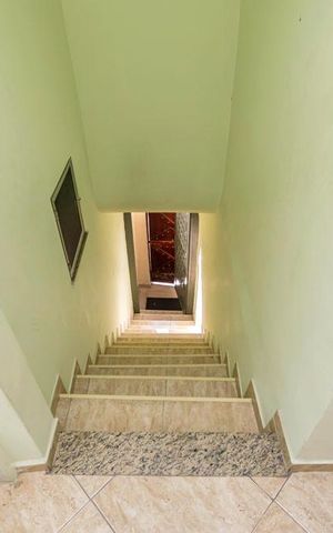 Casa à venda com 473m², 5 quartos e sem vaga Casa à venda com 473m², 5 quartos e sem vaga2º andar - Sala
