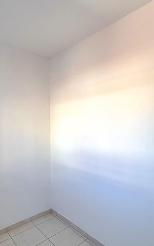 Casa de condomínio à venda com 83m², 3 quartos e 2 vagasQuarto 1