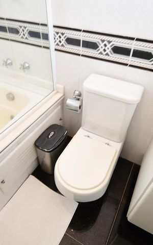Casa de condomínio para alugar com 454m², 4 quartos e 3 vagasBanheiro Suíte 