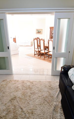 Casa de condomínio para alugar com 454m², 4 quartos e 3 vagasSala de TV