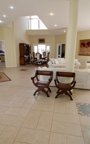 Casa de condomínio para alugar com 454m², 4 quartos e 3 vagasSala