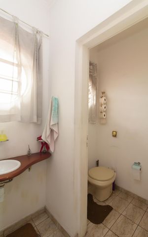 Casa para alugar com 321m², 6 quartos e 5 vagas Casa para alugar com 321m², 6 quartos e 5 vagasLavabo