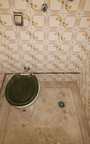 Apartamento para alugar com 69m², 2 quartos e 1 vagaÁrea de Serviço - Banheiro