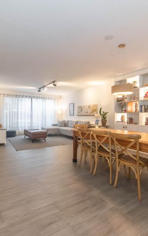 Casa à venda com 280m², 4 quartos e 2 vagasSala