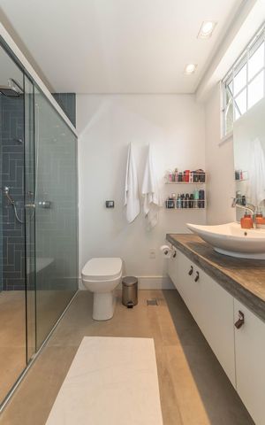 Casa à venda com 280m², 4 quartos e 2 vagasBanheiro da Suíte