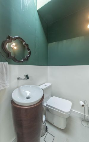 Casa à venda com 280m², 4 quartos e 2 vagasEscritorio - Banheiro