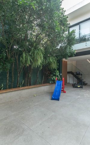 Casa à venda com 280m², 4 quartos e 2 vagasQuintal - Lavanderia