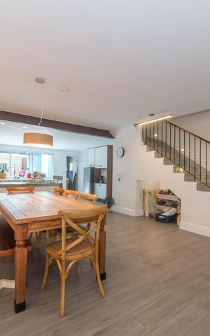 Casa à venda com 280m², 4 quartos e 2 vagasSala