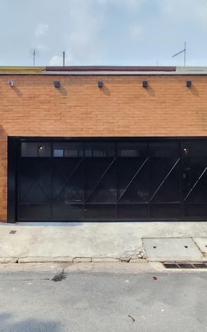 Casa à venda com 280m², 4 quartos e 2 vagasFachada