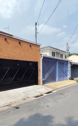 Casa à venda com 280m², 4 quartos e 2 vagasFachada