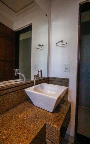 Casa para alugar com 300m², 3 quartos e 4 vagasBanheiro