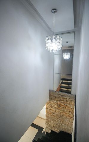 Casa para alugar com 300m², 3 quartos e 4 vagasEscada