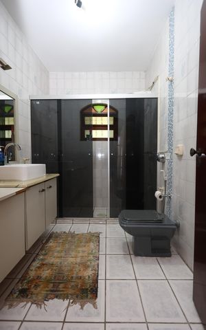 Apartamento à venda com 380m², 3 quartos e 5 vagas Apartamento à venda com 380m², 3 quartos e 5 vagasBanheiro da Suíte 2