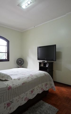 Casa à venda com 240m², 3 quartos e 3 vagasSuíte