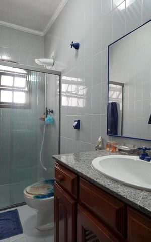 Casa à venda com 240m², 3 quartos e 3 vagasBanheiro