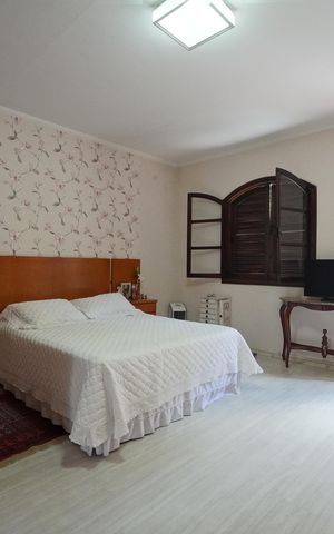 Casa à venda com 240m², 3 quartos e 3 vagasSuíte Principal