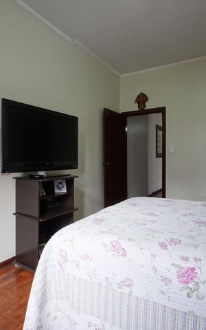 Casa à venda com 240m², 3 quartos e 3 vagasSuíte