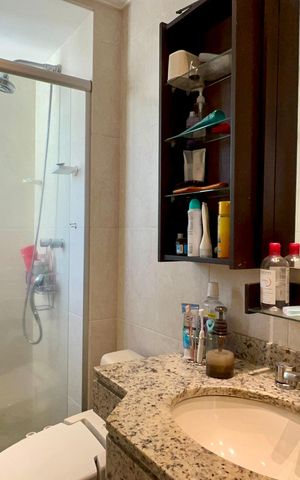 Apartamento à venda com 105m², 2 quartos e 2 vagas Apartamento à venda com 105m², 2 quartos e 2 vagasBanheiro da Suíte