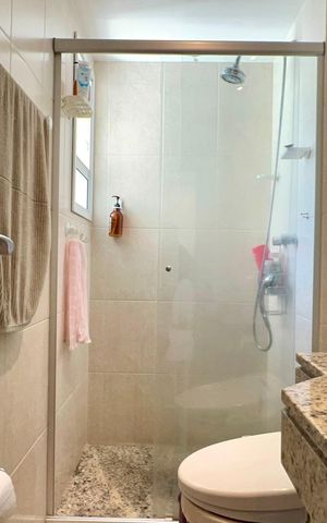 Apartamento à venda com 105m², 2 quartos e 2 vagas Apartamento à venda com 105m², 2 quartos e 2 vagasBanheiro da Suíte
