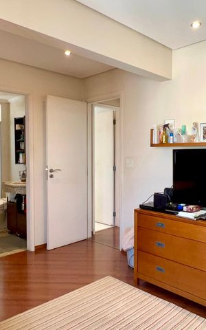 Apartamento à venda com 105m², 2 quartos e 2 vagas Apartamento à venda com 105m², 2 quartos e 2 vagasCloset da suíte