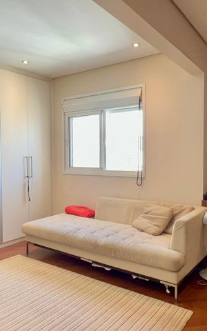 Apartamento à venda com 105m², 2 quartos e 2 vagas Apartamento à venda com 105m², 2 quartos e 2 vagasCloset da suíte