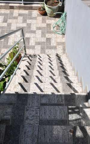 Casa à venda com 120m², 2 quartos e 1 vagaEscada de acesso