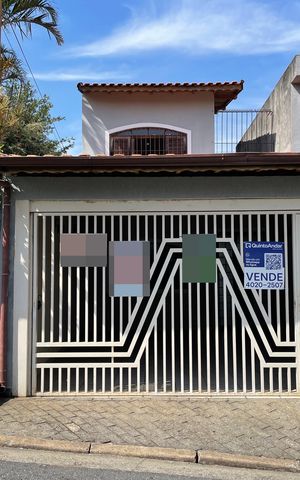 Casa à venda com 225m², 3 quartos e 2 vagas Casa à venda com 225m², 3 quartos e 2 vagasFachada + Placa