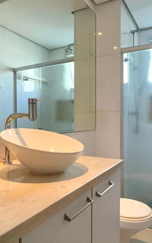 Apartamento à venda com 56m², 2 quartos e 2 vagas Apartamento à venda com 56m², 2 quartos e 2 vagasBanheiro da Suíte